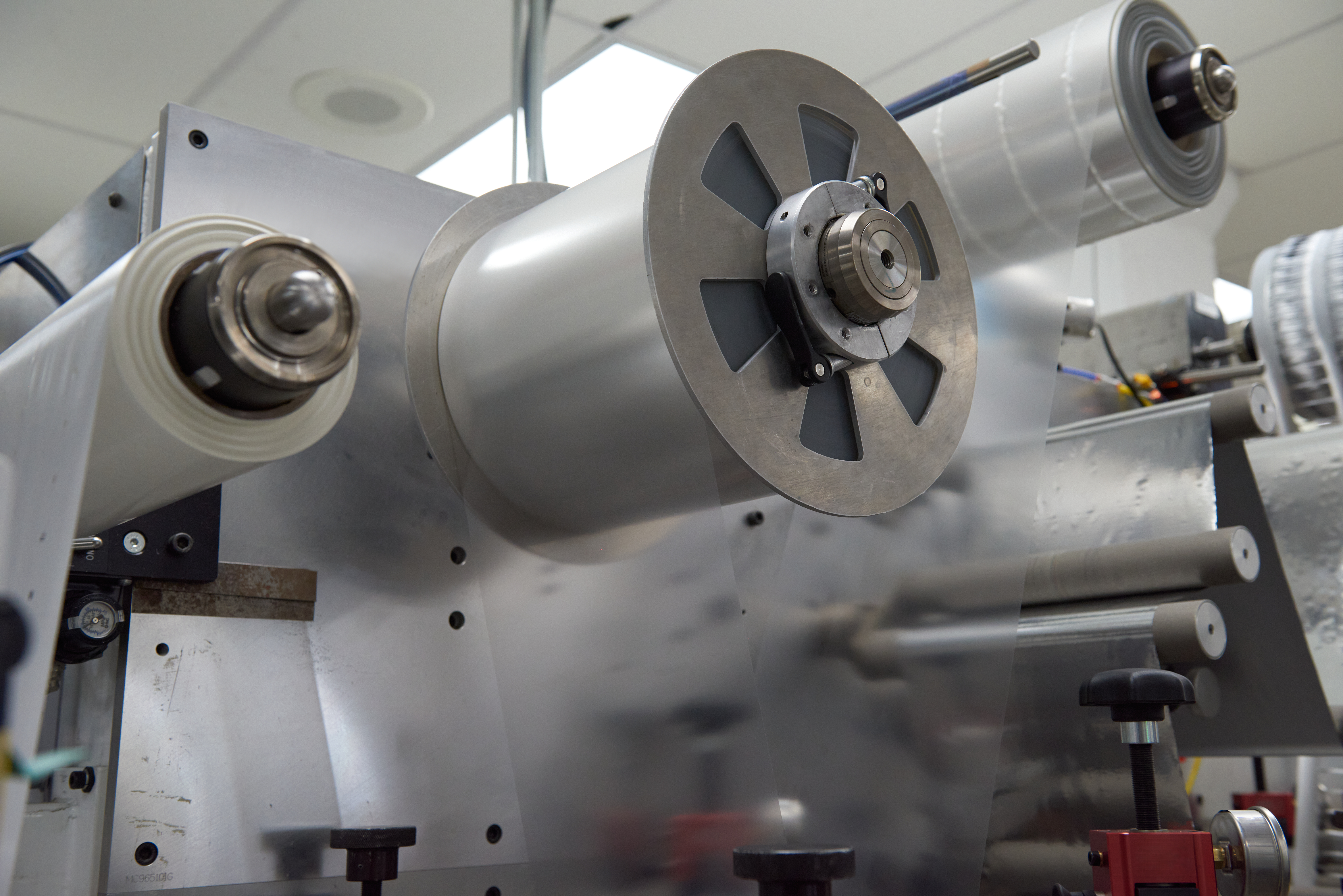 High-Volume Medical Device Production: The Benefits of Roll-to-Roll Manufacturing